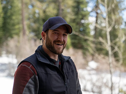 2021 graduate Clayton Coates is graduating with an Interdisciplinary Studies degree in Journalism and Digital Arts, and a minor in Outdoor Adventure Leadership