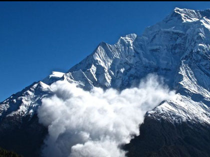 Cascading avalanche in steep mountain terrain