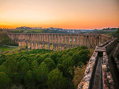 picture of aqueduct in Tomar, Portugal where SNC Tahoe Humanities will be visiting in 2020